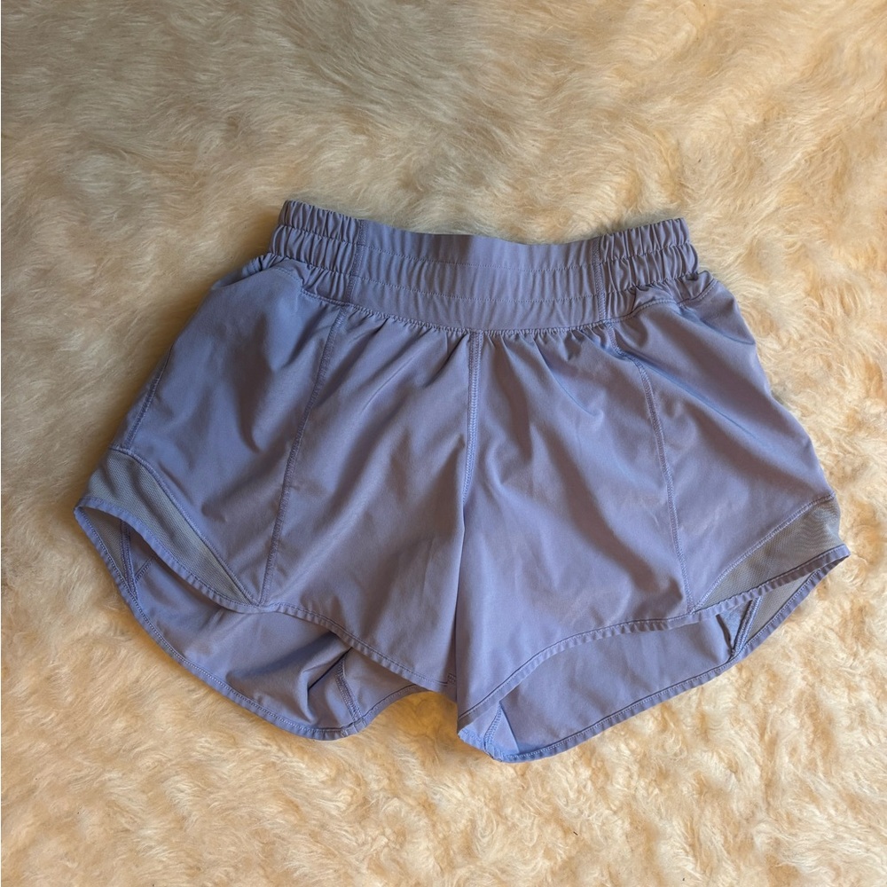 lululemon hotty hot low-rise lined 2.5 inch inseam shorts
